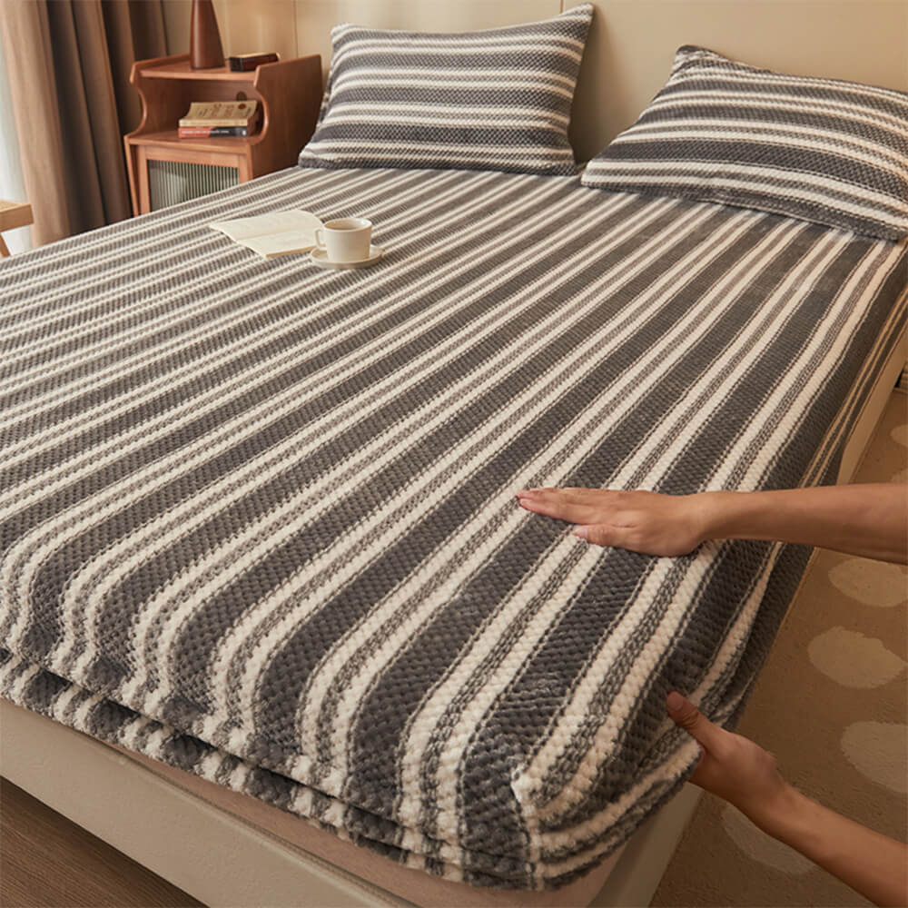 Classic Pineapple Grid Velvet Warm Fitted Sheet Mattress Cover - Image 13
