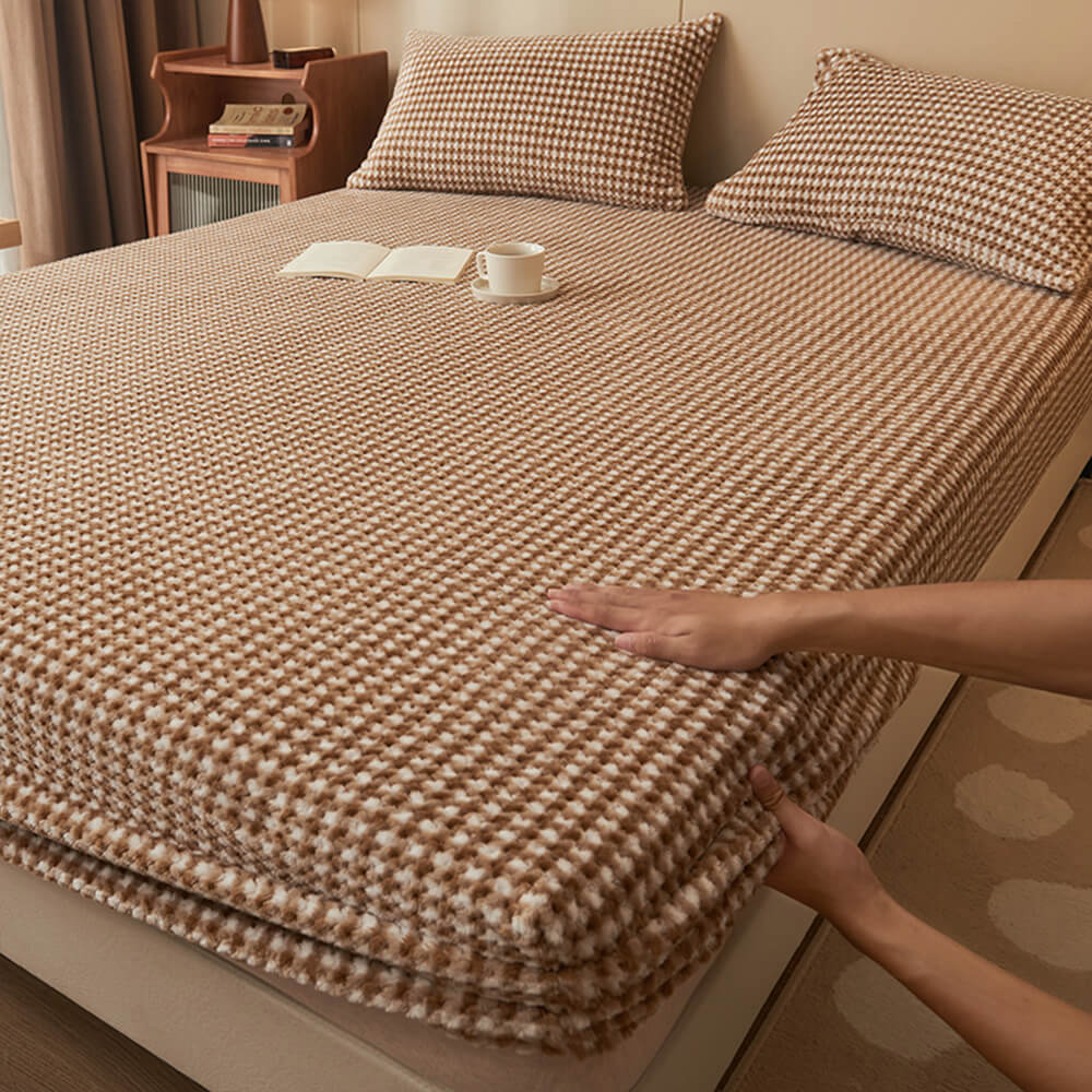 Classic Pineapple Grid Velvet Warm Fitted Sheet Mattress Cover - Image 14