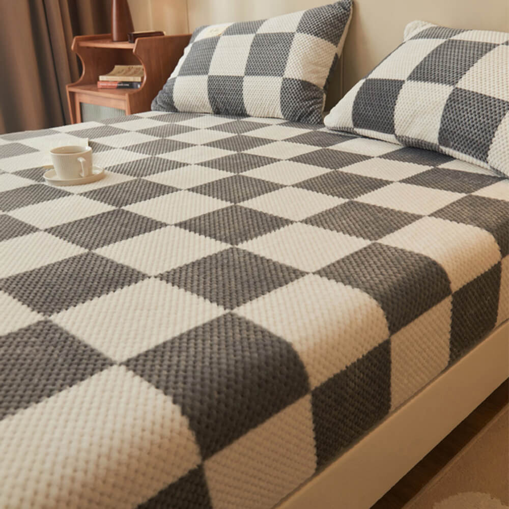 Classic Pineapple Grid Velvet Warm Fitted Sheet Mattress Cover - Image 4
