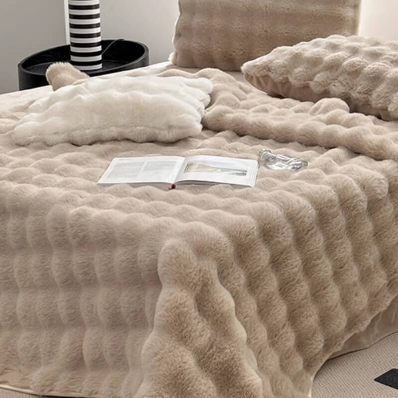 Deluxe Faux Rabbit Fur Anti-Slip Fitted Sheet Mattress Cover - Image 4