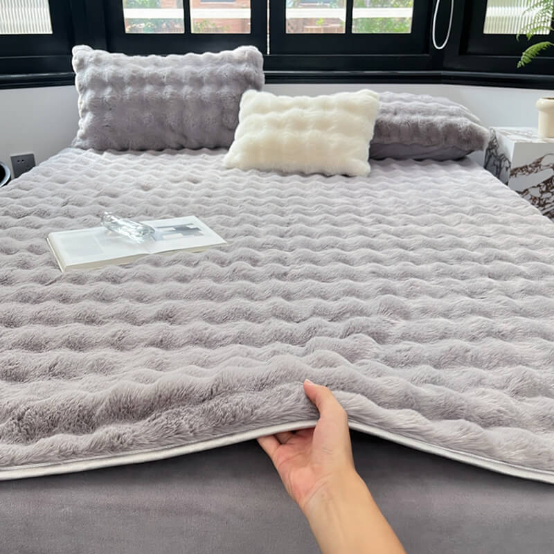 Deluxe Faux Rabbit Fur Anti-Slip Fitted Sheet Mattress Cover - Image 8