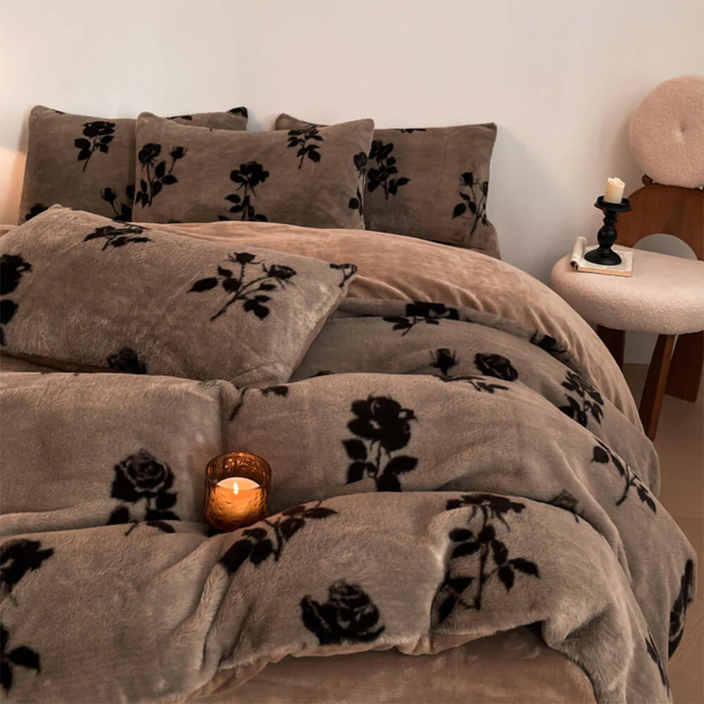 Deluxe Floral Double-Sided Velvet Dual Warmth Bed Sheet Set - Image 10