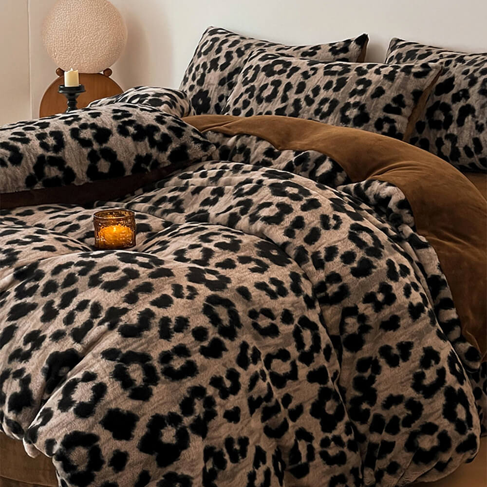 Deluxe Floral Double-Sided Velvet Dual Warmth Bed Sheet Set - Image 7
