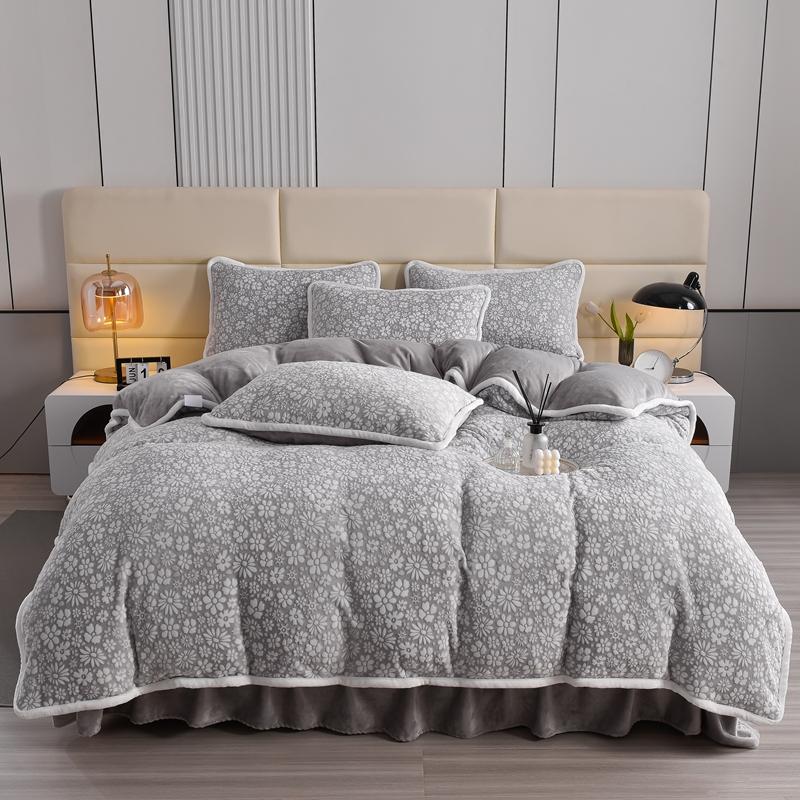 Elegant Carved Velvet Floral Bedding Skin-Friendly Bed Sheet Set - Image 11