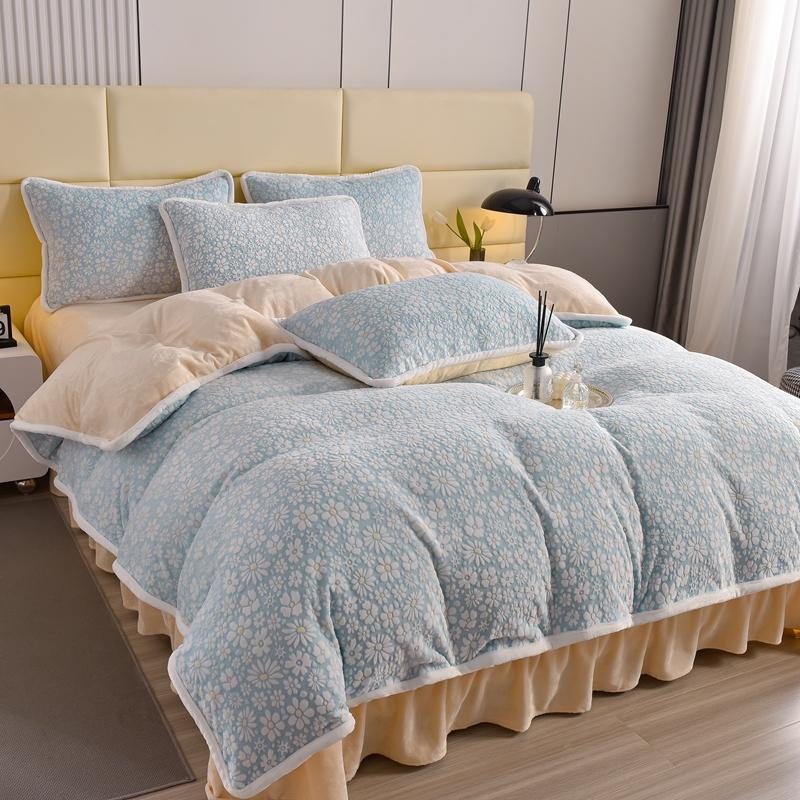 Elegant Carved Velvet Floral Bedding Skin-Friendly Bed Sheet Set - Image 12