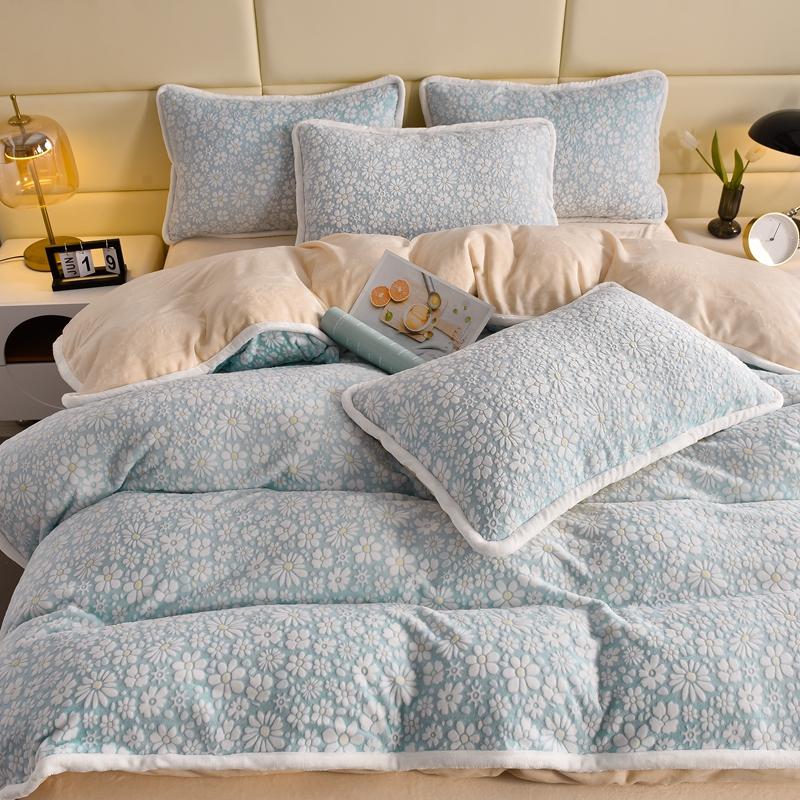 Elegant Carved Velvet Floral Bedding Skin-Friendly Bed Sheet Set - Image 13