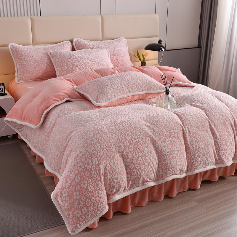 Elegant Carved Velvet Floral Bedding Skin-Friendly Bed Sheet Set - Image 15