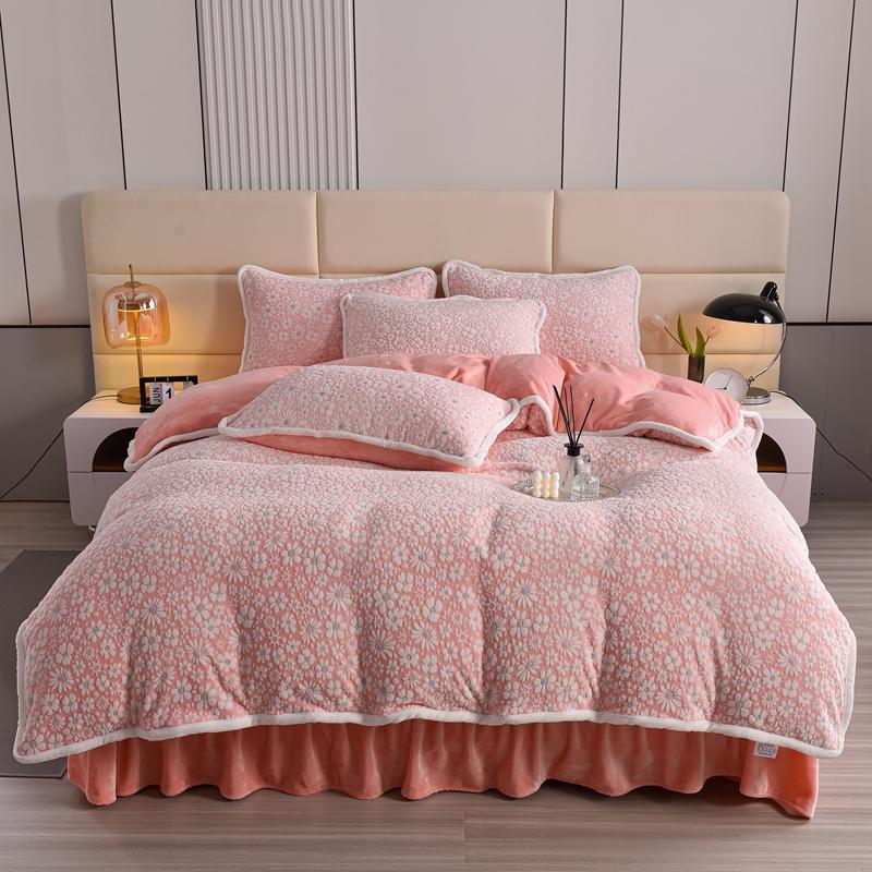 Elegant Carved Velvet Floral Bedding Skin-Friendly Bed Sheet Set - Image 17