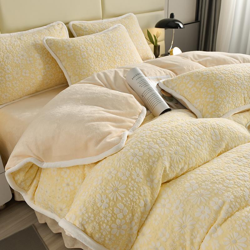 Elegant Carved Velvet Floral Bedding Skin-Friendly Bed Sheet Set - Image 6