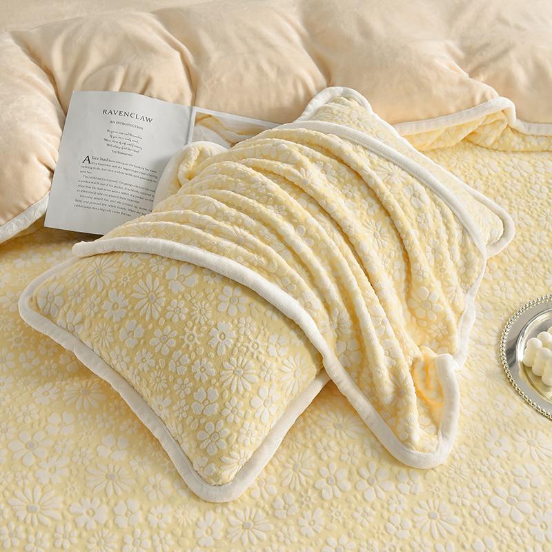 Elegant Carved Velvet Floral Bedding Skin-Friendly Bed Sheet Set - Image 7