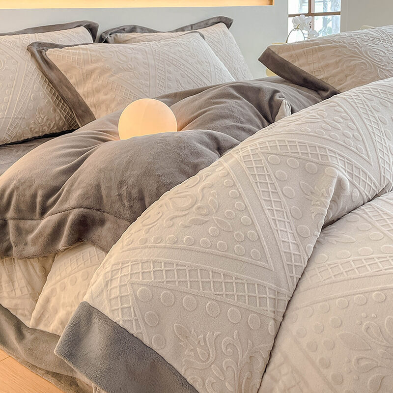 Jacquard Light Luxury Double-Sided Velvet Skin-Friendly Warm Bed Sheet Set - Image 4