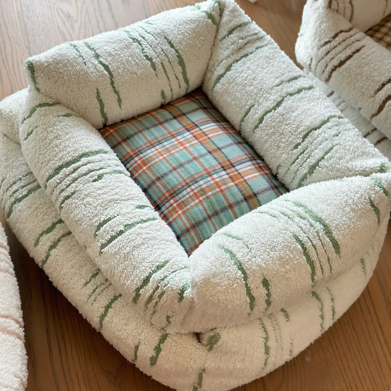Modern Plaid Plush Thickened Square Calming Dog Bed - Image 4