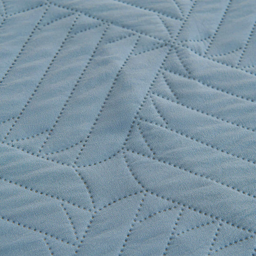Multifunctional Water-resistant Urine Proof & Washable Pet Blanket Bed Cover - Image 5