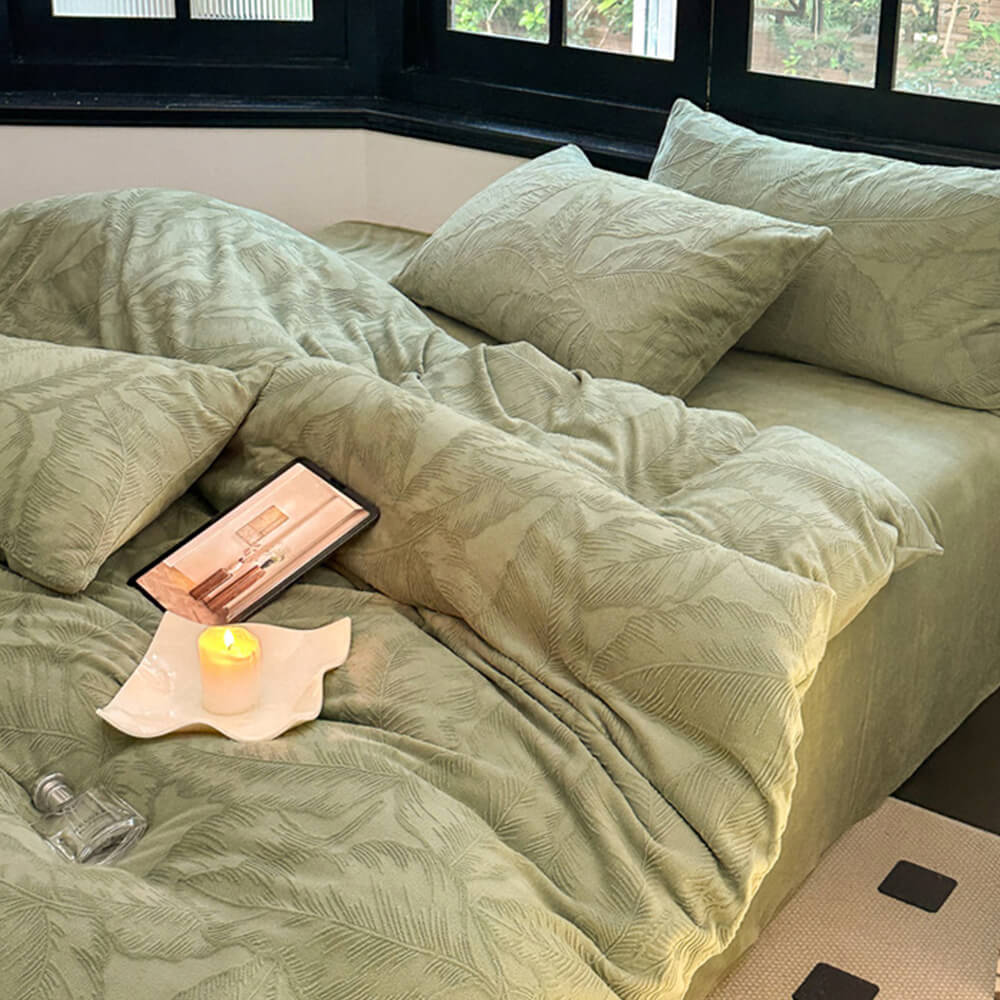 Natural Leaf Embossed Warm Milk Velvet Bed Sheet Set - Image 4