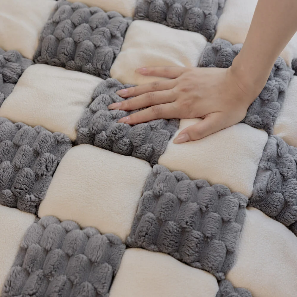 Plush Handmade Colour Block Dog Mat Soft Furniture Protector Non-Slip Couch Cover - Image 7