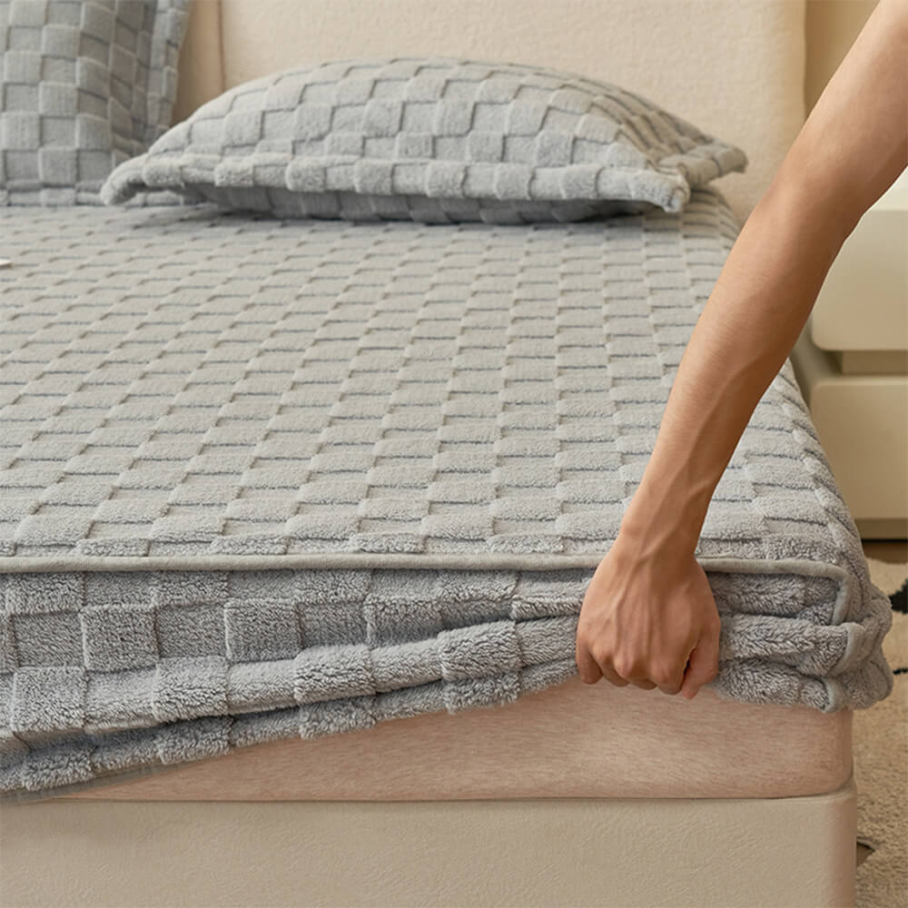 Premium Soft Chequerboard Plush Fitted Sheet Mattress Cover - Image 2