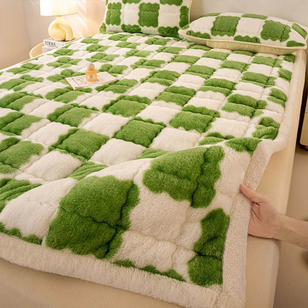 Warm Chequerboard Plush Mattress Topper and Pillowcase - Image 15