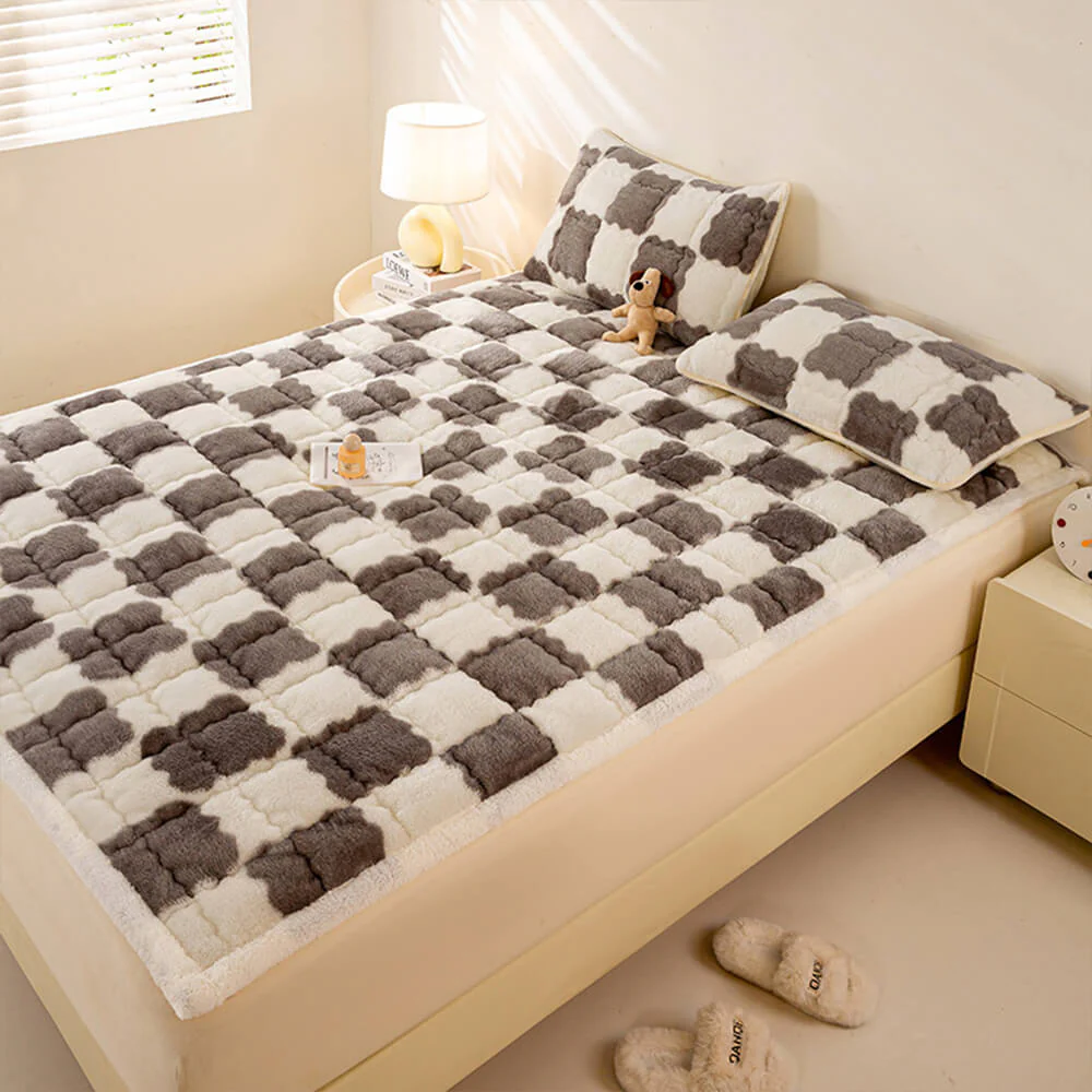 Warm Chequerboard Plush Mattress Topper and Pillowcase - Image 5