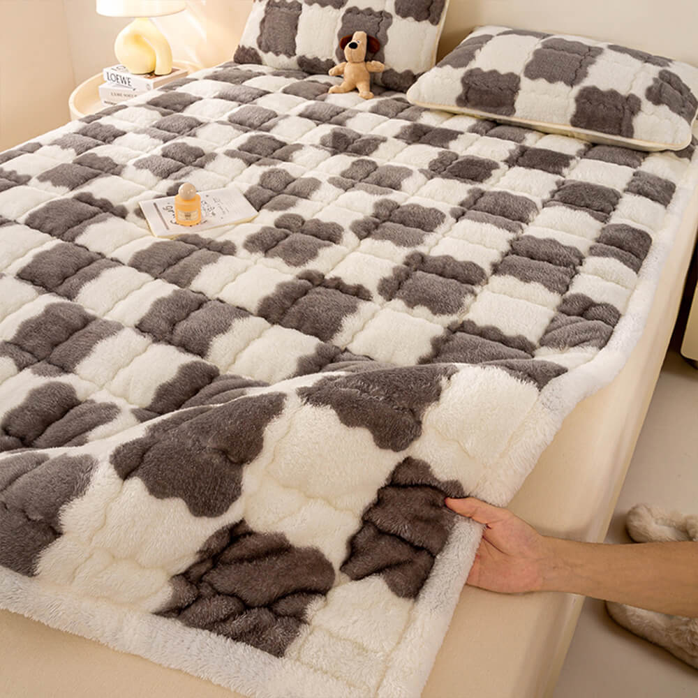 Warm Chequerboard Plush Mattress Topper and Pillowcase - Image 7
