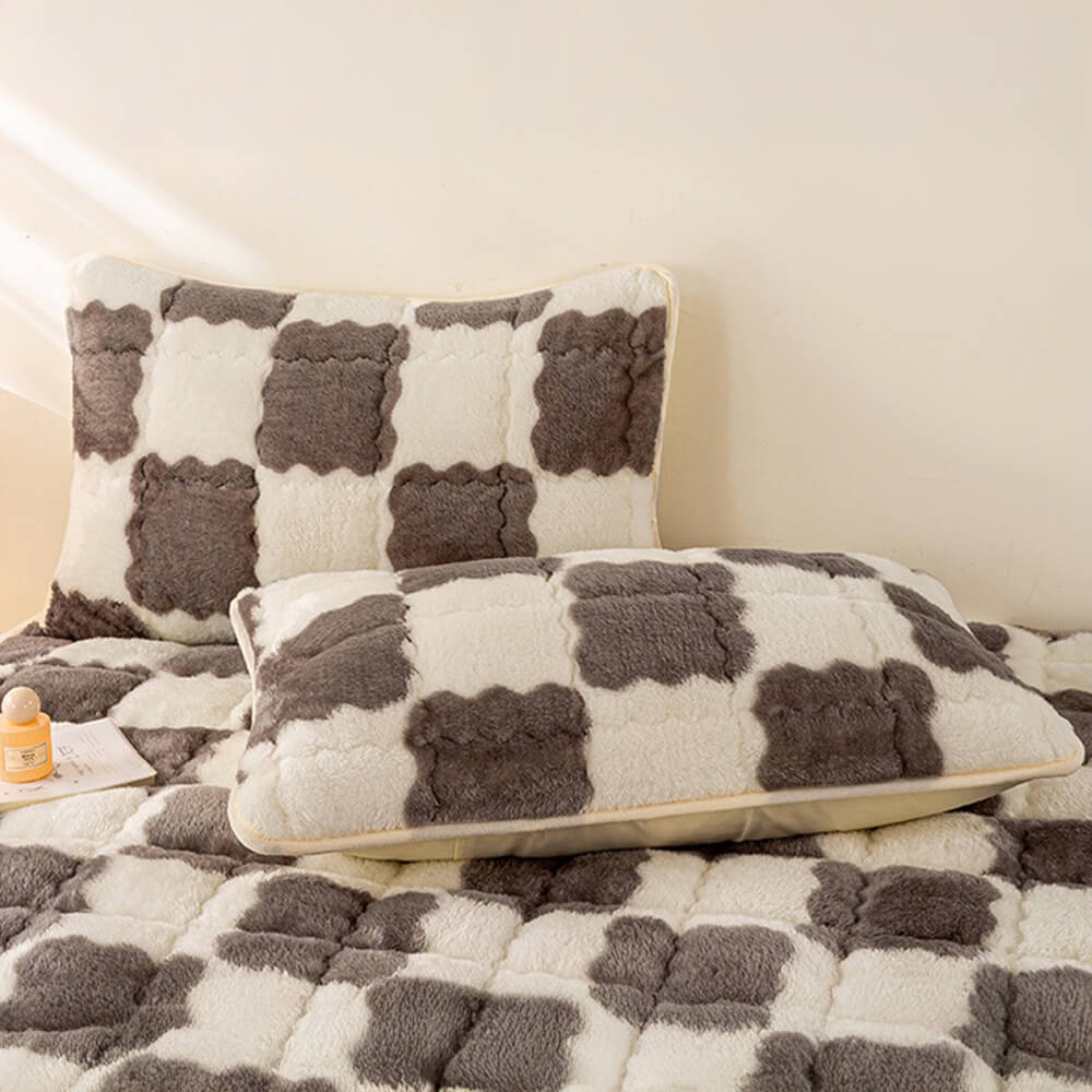 Warm Chequerboard Plush Mattress Topper and Pillowcase - Image 9